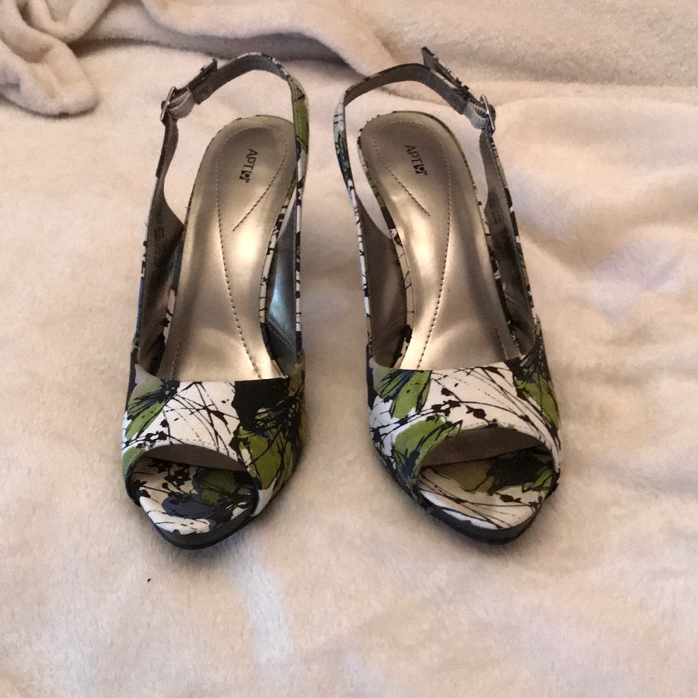 Strappy peep toe apt 9 heels